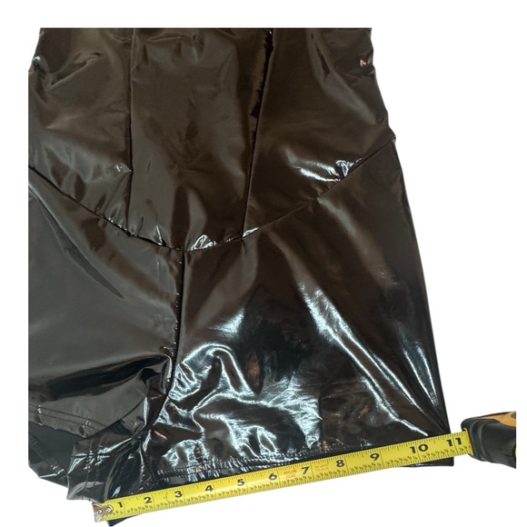 🖤 Sexy Black Patent Faux Leather Romper – XS (EU 34 / US 2) - Picture 12 of 15